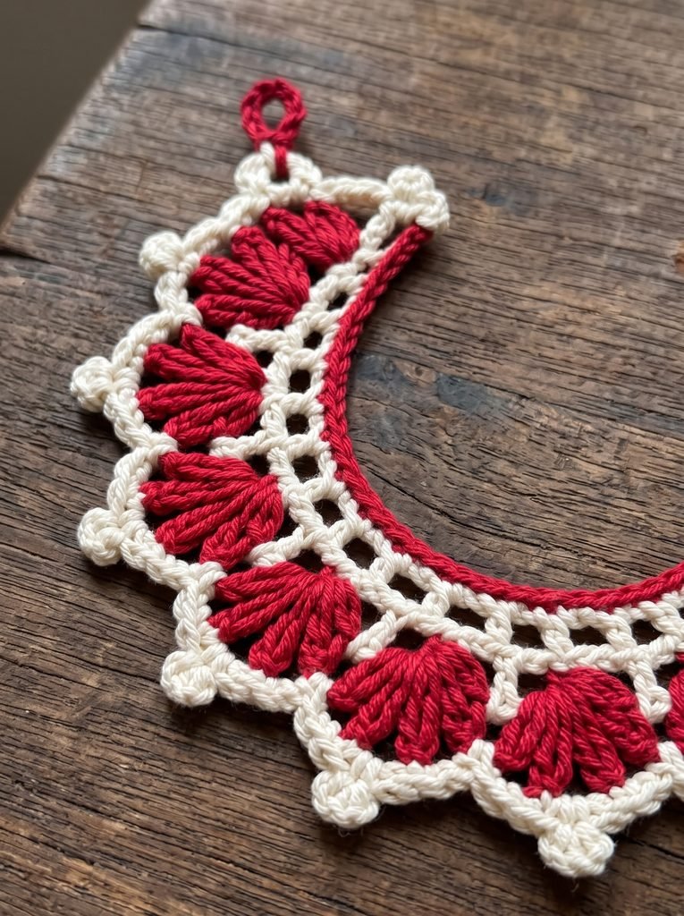 Frosted Lullaby Crescent Moon Crochet Pattern (Free Pattern) - craftelune